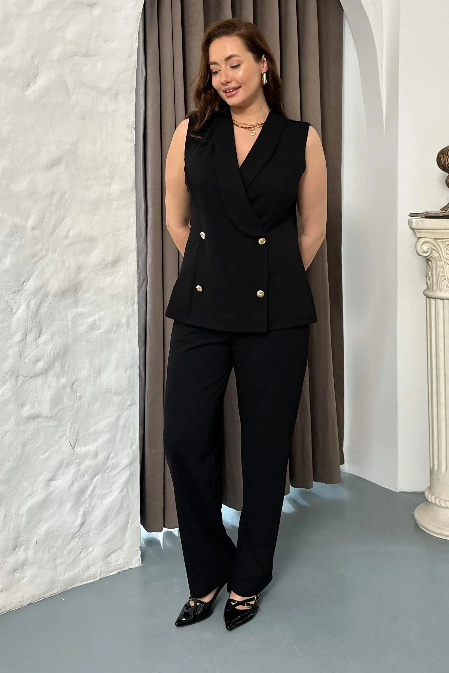 Renkli ve Cesur: Büyük Beden Modasında Dikkat Çeken Parçalar ve Kombin Önerileri